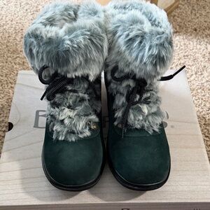 BearPaw Dark Green Faux Fur Trim Winter Boots size 8